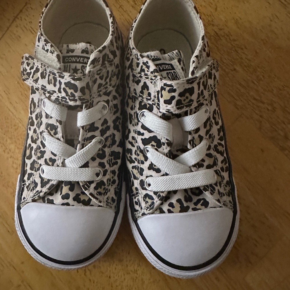 Leopard converse